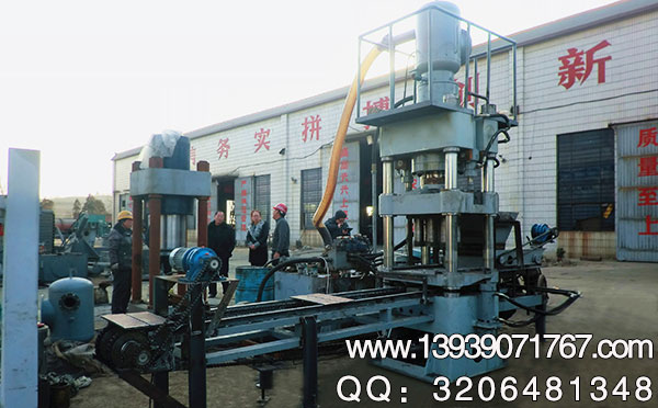 河南全自動海綿鐵壓塊機生產現場 - 河南銘澤機械制造公司